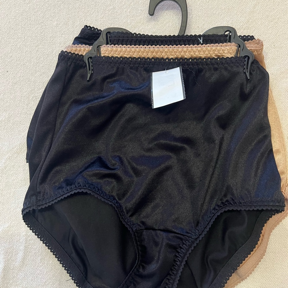 Vanity Fair 3Pack Shaping Brief Panties Size Small NWT